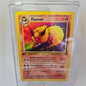 🔥 1999 Jungle 1st Edition Flareon – Near Mint (Non-Holo) + Magnetic Case